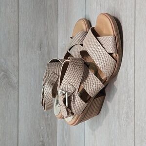 Sofft Women Ankle Leather Heels Sandals shoes sz 8.5M